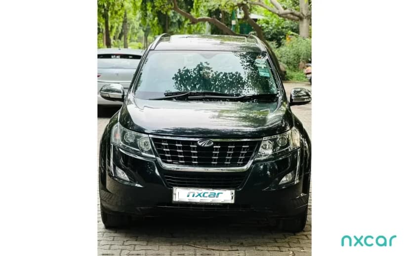 Used mahindra xuv500 w11-at for sale on Nxcar