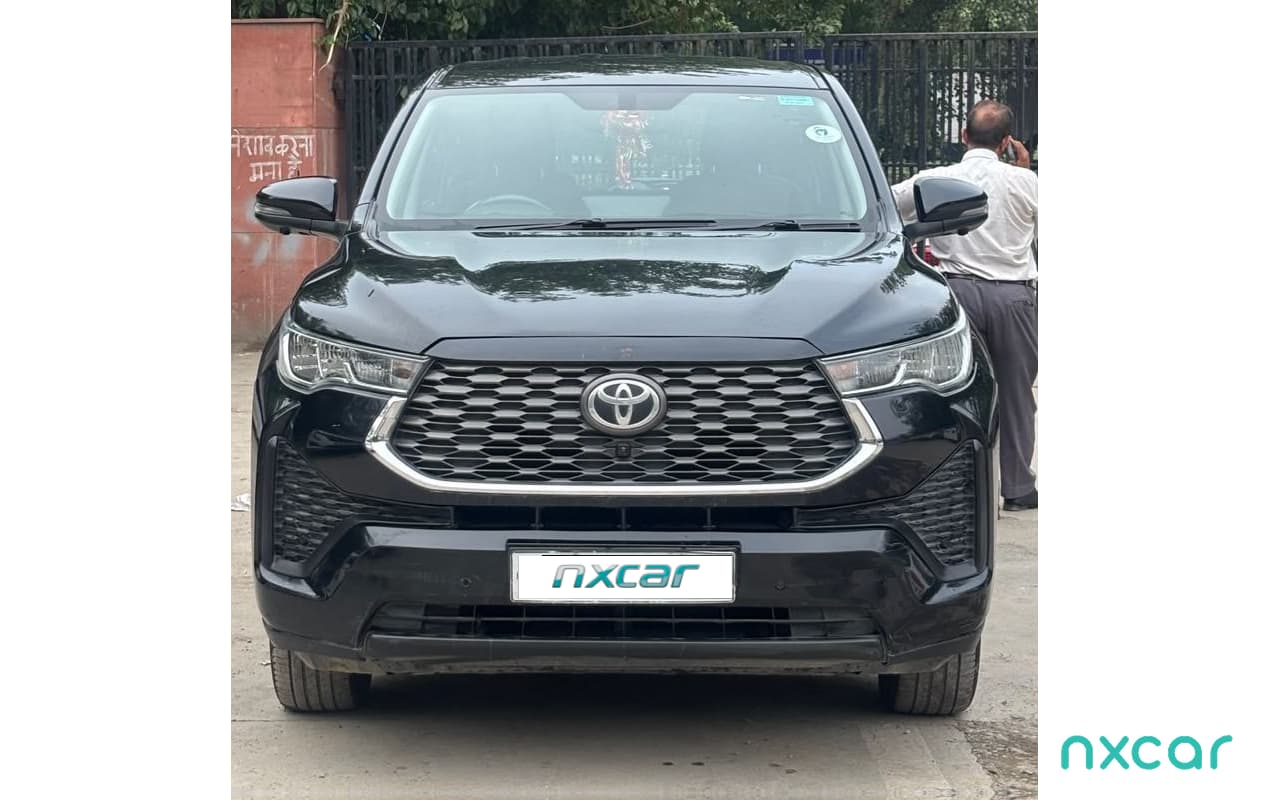 Toyota Innova Hycross
