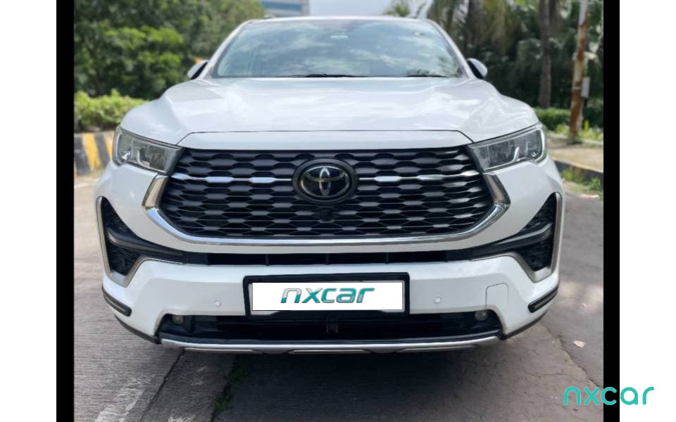 Toyota Innova Hycross