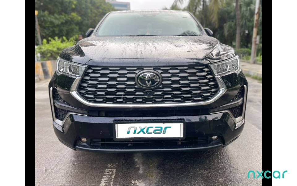 Toyota Innova Hycross