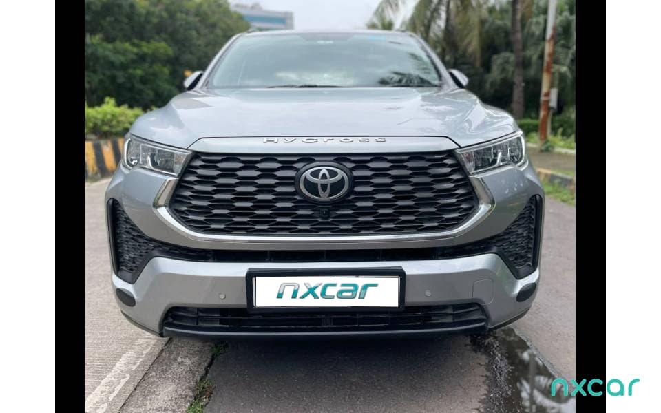 Toyota Innova Hycross