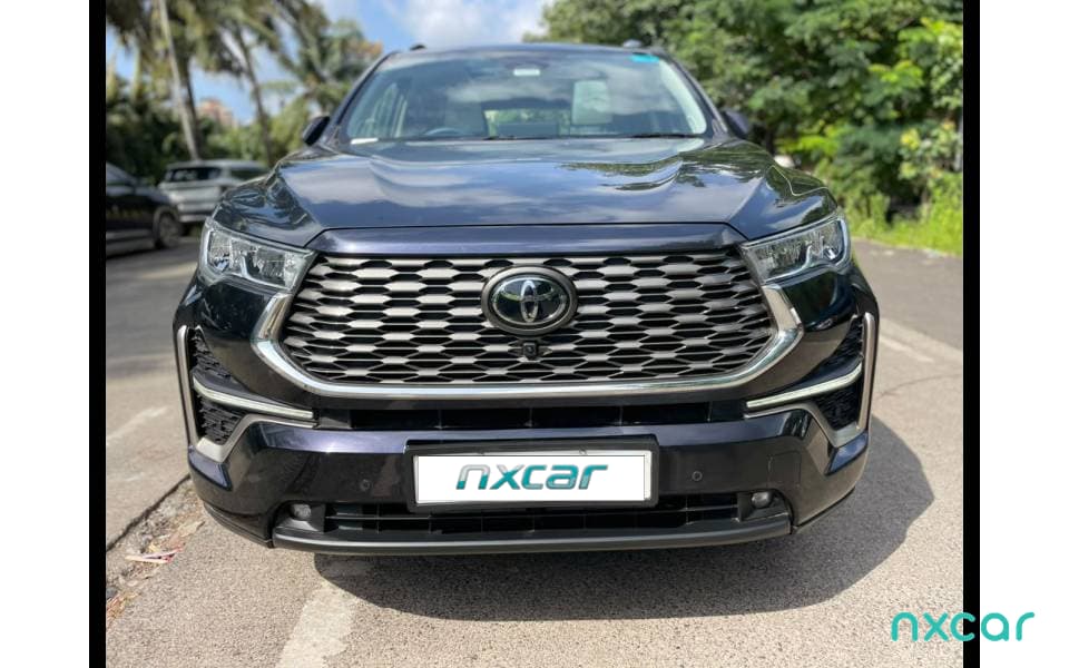 Toyota Innova Hycross