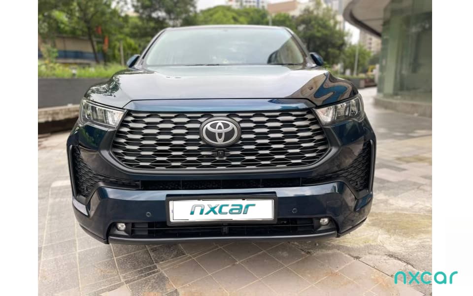 Toyota Innova Hycross