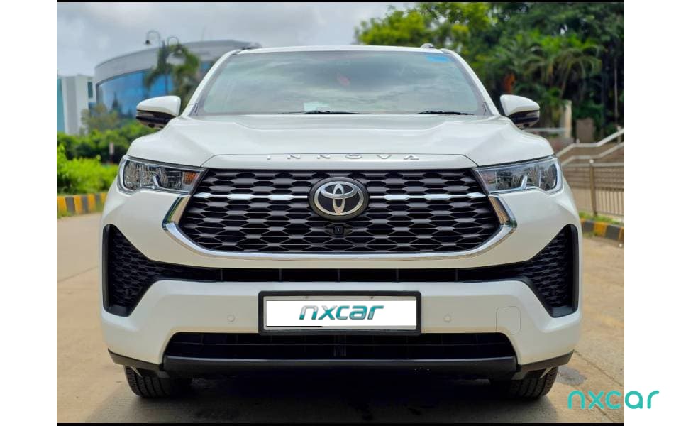 Toyota Innova Hycross