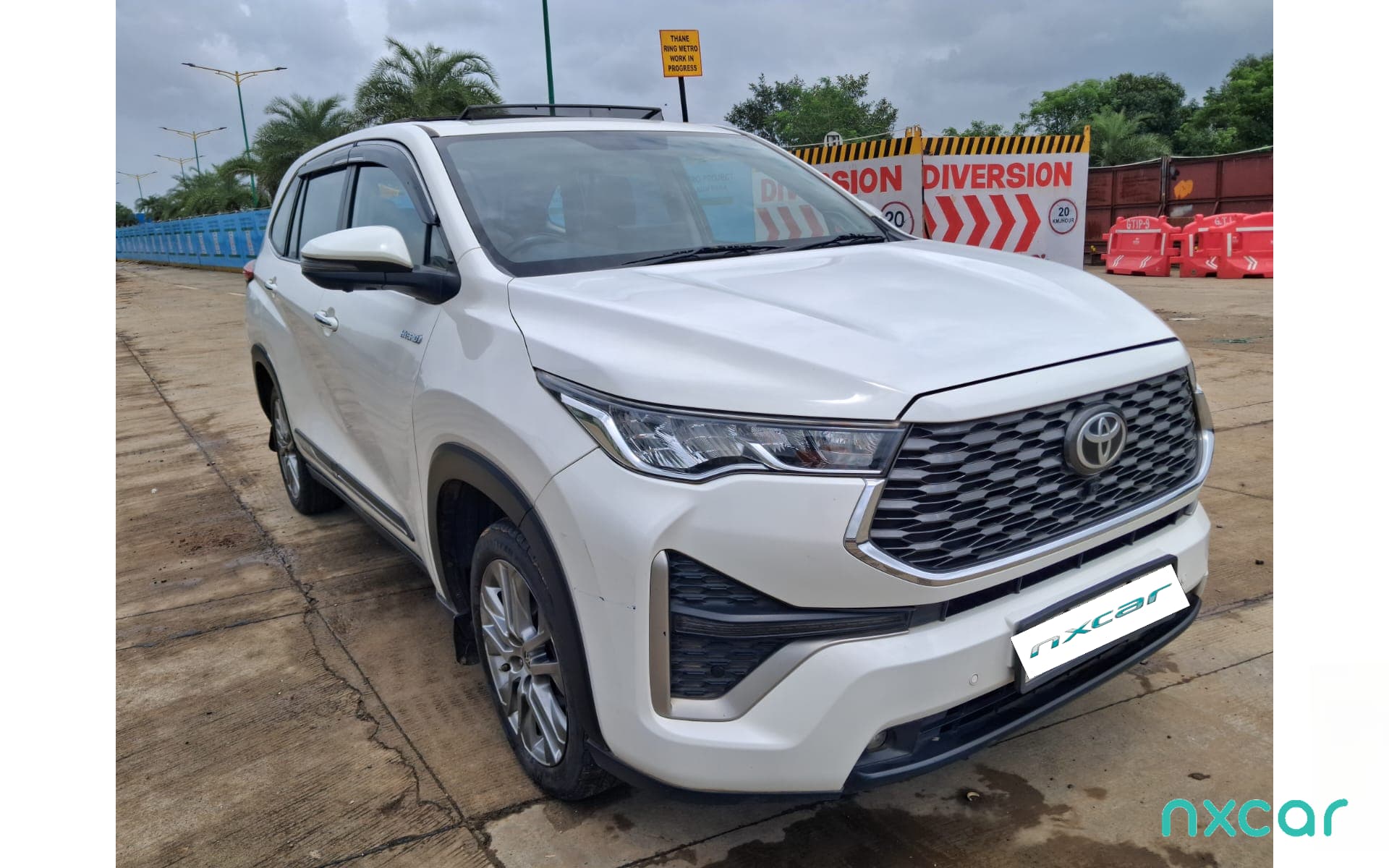 Toyota Innova Hycross