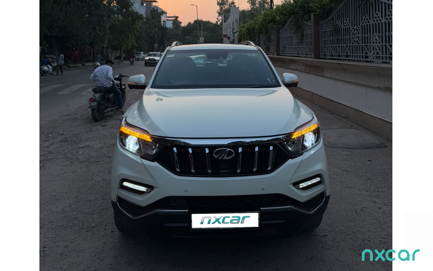 Mahindra Alturas G4