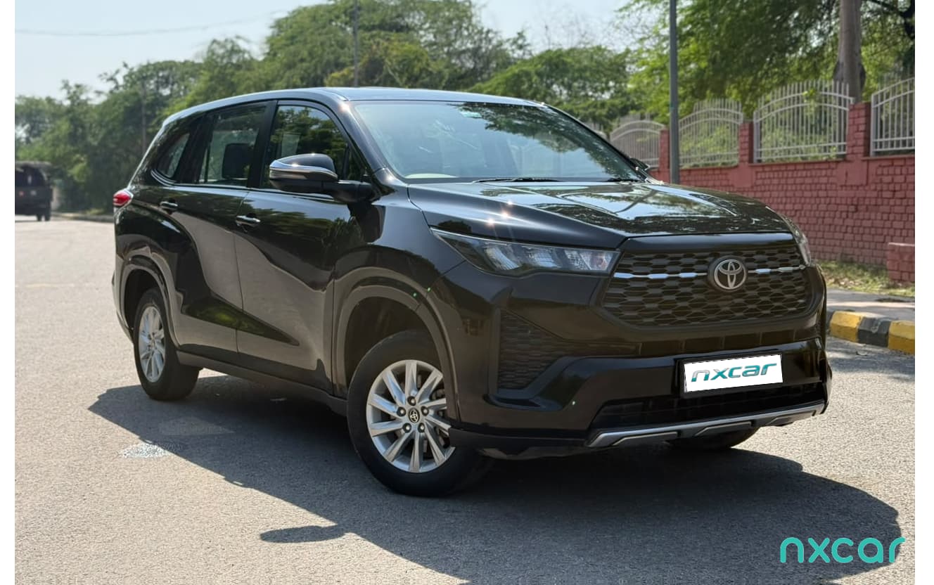 Toyota Innova Hycross